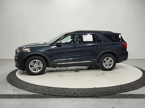 Used 2022 Ford Explorer XLT w/ Equipment Group 202A AWD/4WD image 4