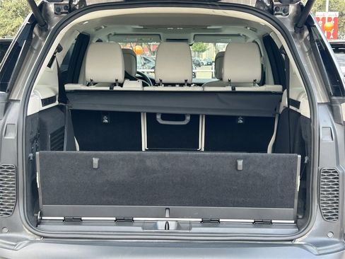 Used 2025 Land Rover Discovery S image 14