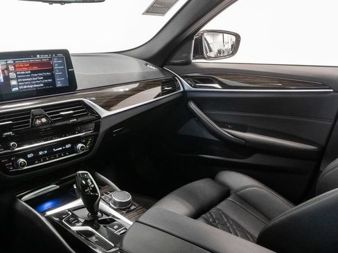 Used 2023 BMW 530i xDrive w/ Premium Package AWD/4WD image 13