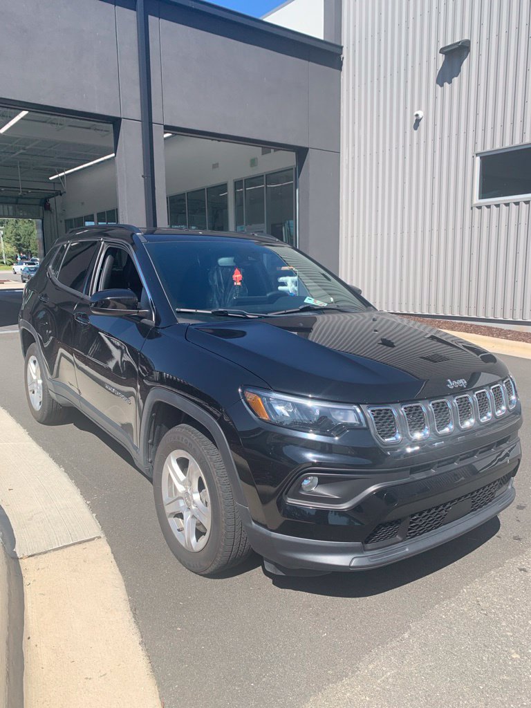 Certified 2023 Jeep Compass Latitude AWD/4WD image 3