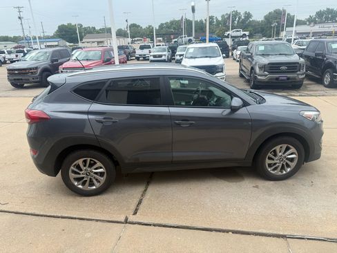 Used 2016 Hyundai Tucson SE w/ Option Group 02 FWD image 8