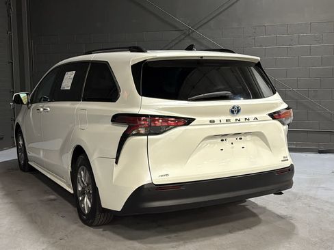 Used 2021 Toyota Sienna XLE w/ XLE Plus Package AWD/4WD image 6
