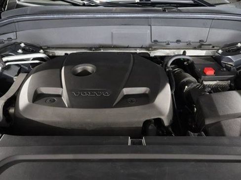 Used 2017 Volvo XC90 T6 Momentum w/ Vision Package image 30