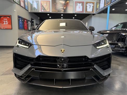 Used 2024 Lamborghini Urus Performante AWD/4WD image 2
