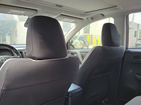 Used 2017 Toyota RAV4 XLE AWD/4WD image 11