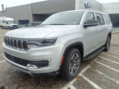 Used 2024 Jeep Wagoneer L Series II w/ Flexible Seating Group image 4