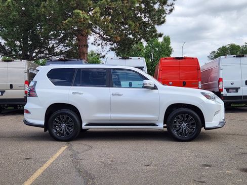 Used 2023 Lexus GX 460 Premium w/ Accessory Package AWD/4WD image 2