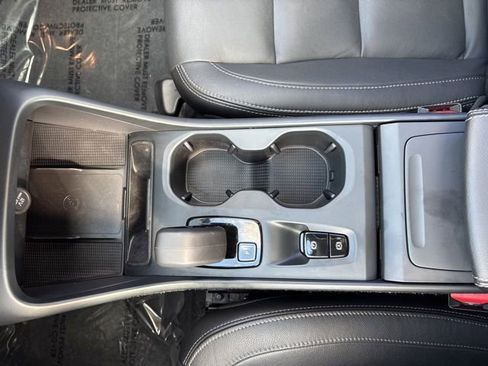 Used 2025 Volvo XC40 B5 Core image 22