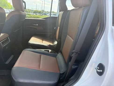 Used 2025 Lexus GX 550 w/ Accessory Package (2T) AWD/4WD image 10