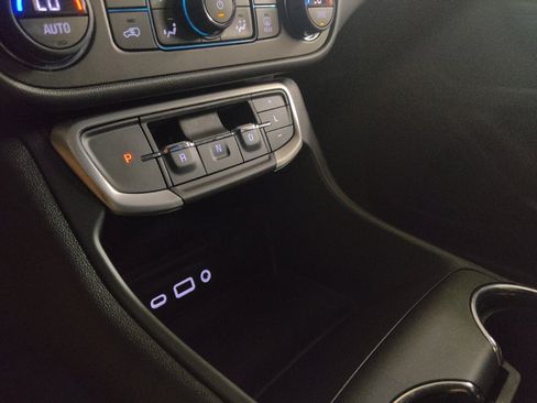Used 2023 GMC Terrain SLT w/ Tech Package FWD image 26