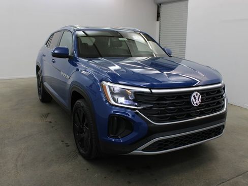 Used 2025 Volkswagen Atlas Cross Sport SE w/ Panoramic Sunroof Package image 6