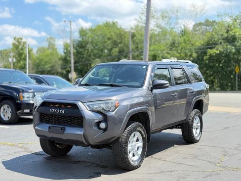 Used 2017 Toyota 4Runner SR5 Premium AWD/4WD image 4