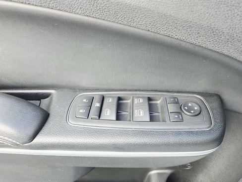 Used 2023 Chrysler 300 S image 40