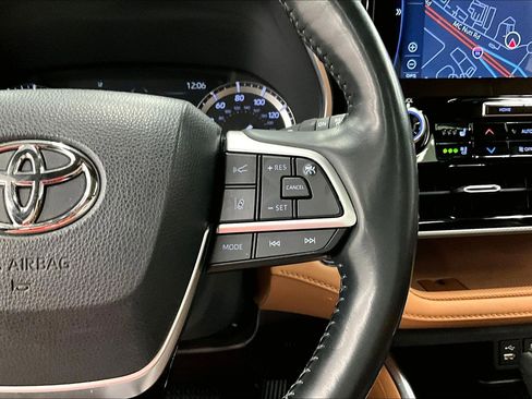 Used 2022 Toyota Highlander Platinum AWD/4WD image 28