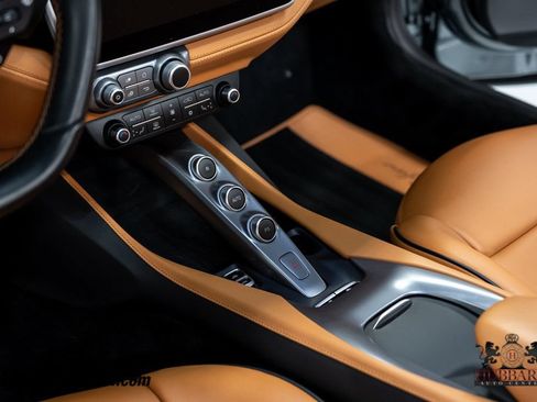 Used 2019 Ferrari Portofino RWD image 23