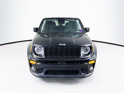 Used 2023 Jeep Renegade Latitude AWD/4WD image 3