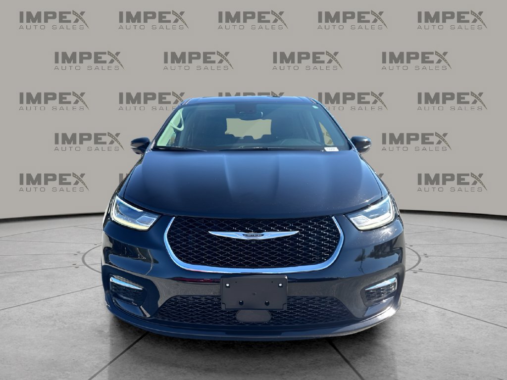 Used 2024 Chrysler Pacifica Limited FWD image 8