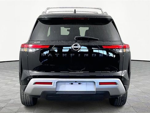 Used 2023 Nissan Pathfinder SL w/ Lighting Package (N92) image 5