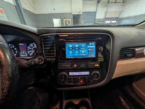 Used 2015 Mitsubishi Outlander SE AWD/4WD image 35