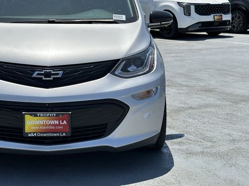 Used 2021 Chevrolet Bolt Premier w/ Infotainment Package FWD image 13