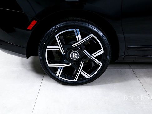 Certified 2026 Rolls-Royce Cullinan Black Badge AWD/4WD image 41