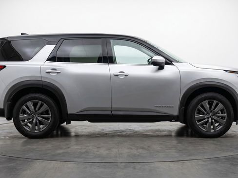 Used 2025 Nissan Pathfinder SV AWD/4WD image 11