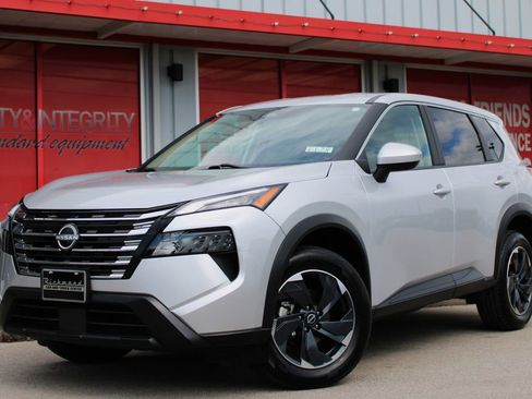 Used 2024 Nissan Rogue SV AWD/4WD image 10