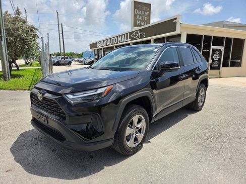 Used 2025 Toyota RAV4 XLE FWD image 1