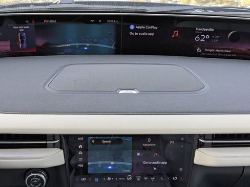 Certified 2025 Lincoln Navigator Reserve image 21