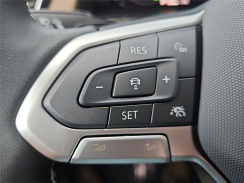 New 2026 Volkswagen Atlas SE image 16