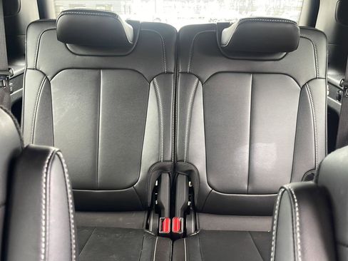 Used 2025 Jeep Grand Cherokee L Limited w/ Black Appearance Package image 27