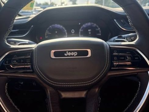 Used 2023 Jeep Grand Cherokee Overland w/ Luxury Tech Group IV AWD/4WD image 13