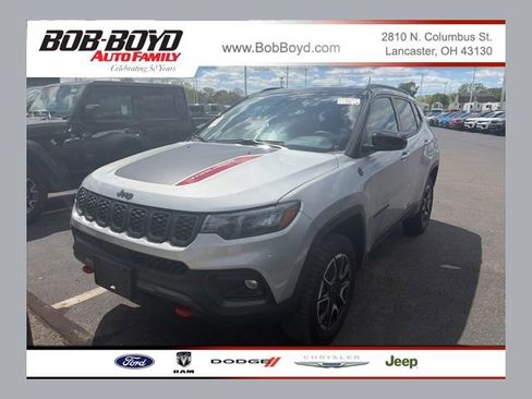 Used 2025 Jeep Compass Trailhawk image 1
