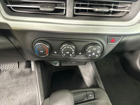 Used 2025 Chevrolet Trax RS w/ Driver Confidence Package image 23