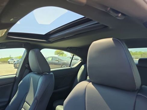 Used 2025 Lexus IS 500 image 29