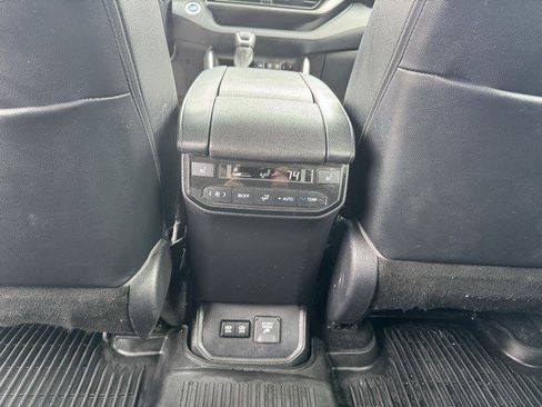 Used 2021 Toyota Highlander Platinum image 30