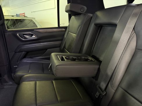 Used 2022 Chevrolet Suburban LT w/ Luxury Package image 14