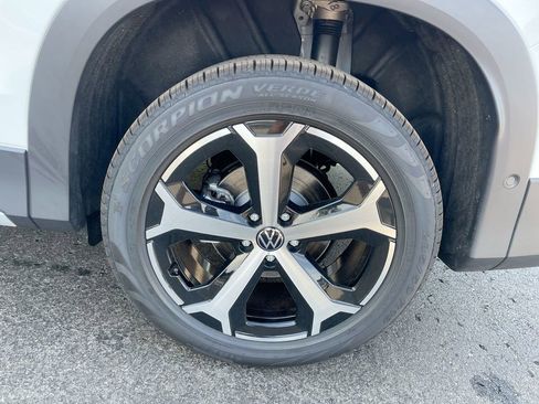 New 2025 Volkswagen Tiguan SE image 35