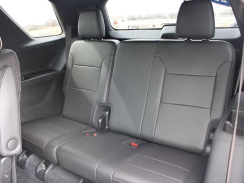 Used 2023 Chevrolet Traverse Premier AWD/4WD image 27