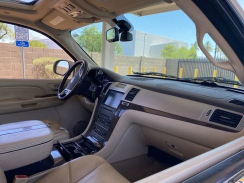 Used 2008 Cadillac Escalade AWD image 5