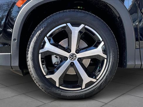 New 2026 Volkswagen Tiguan SE image 11