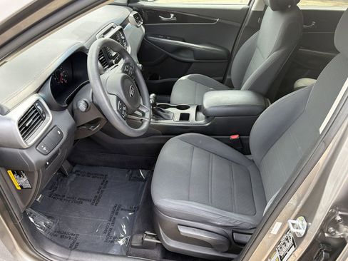 Used 2016 Kia Sorento FWD image 17