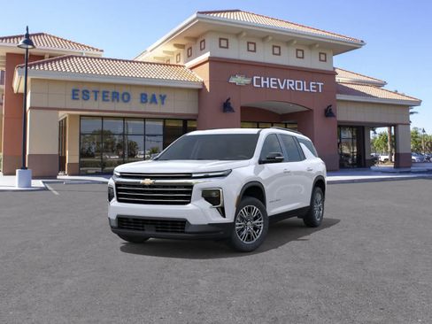 New 2027 Chevrolet Traverse LT w/ LPO, Floor Liner Package FWD image 8