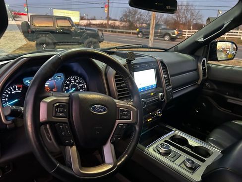 Used 2021 Ford Expedition XLT image 10