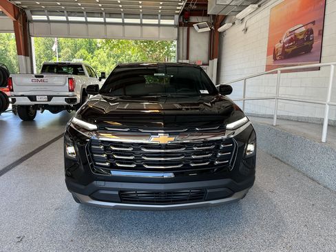 New 2026 Chevrolet Equinox LT FWD image 2