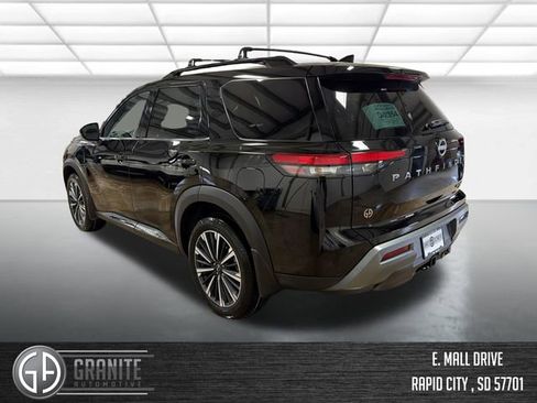 New 2026 Nissan Pathfinder Platinum AWD/4WD image 3