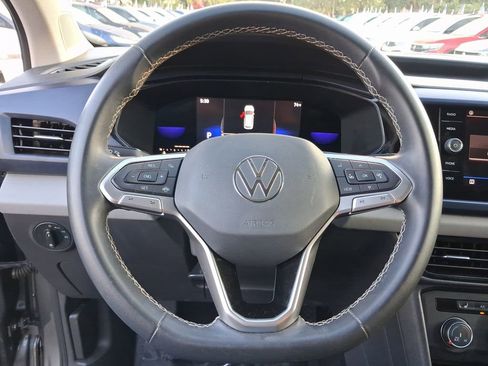 Certified 2022 Volkswagen Taos SE FWD image 17