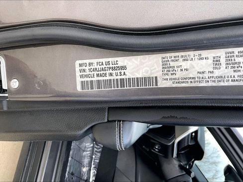 Used 2023 Jeep Grand Cherokee L Laredo image 30