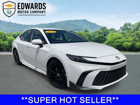 Used 2025 Toyota Camry SE w/ Multimedia Upgrade Package FWD image 1
