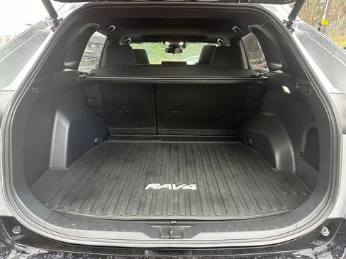 Used 2022 Toyota RAV4 SE image 25